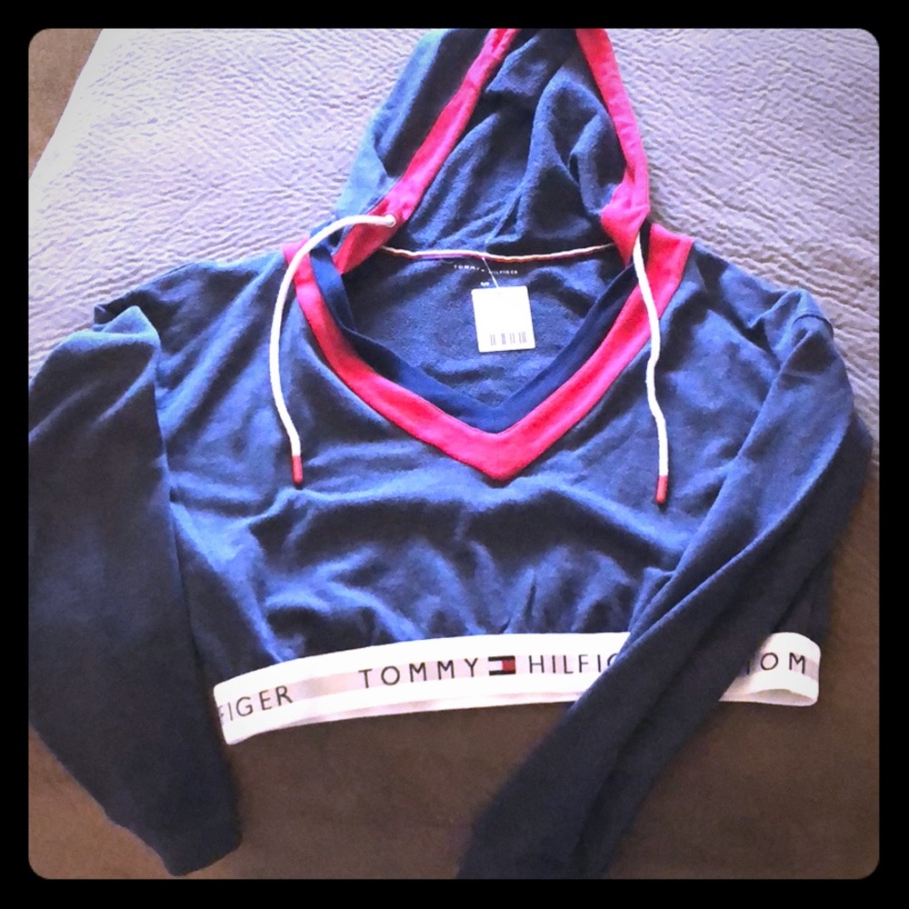 Women’s Sm Tommy Hilfiger mid length pullover